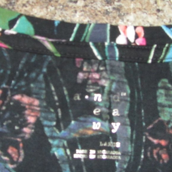 💰 3/$25.00 Women's a.n.d. Short Sleeve Floral Top Size Large NWT. - Picture 5 of 5